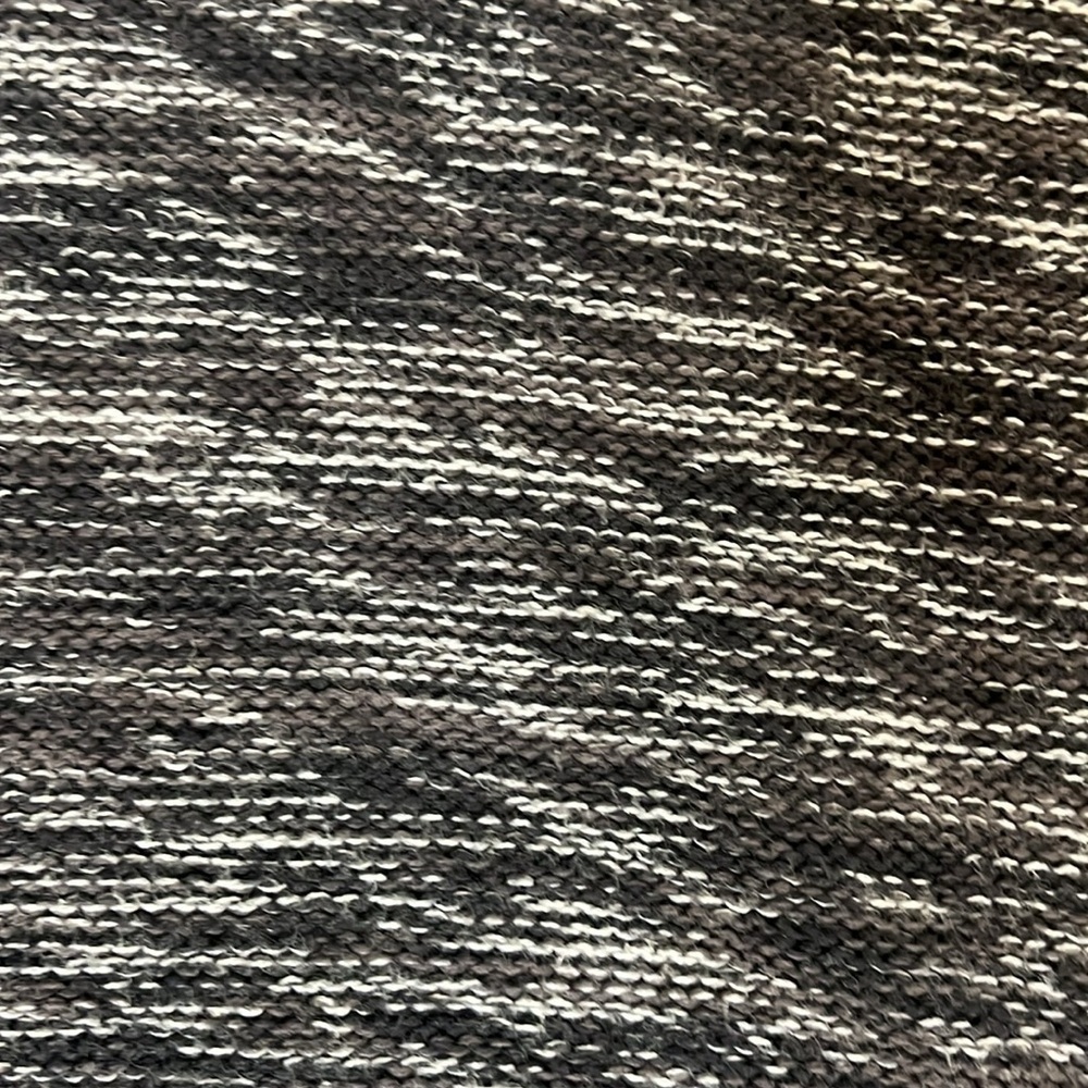 ⭐️ GAP black white and grey crew-neck sweater- size medium - Picture 3 of 7